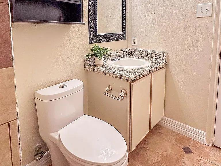 2909 Donnell Dr — Photo 9