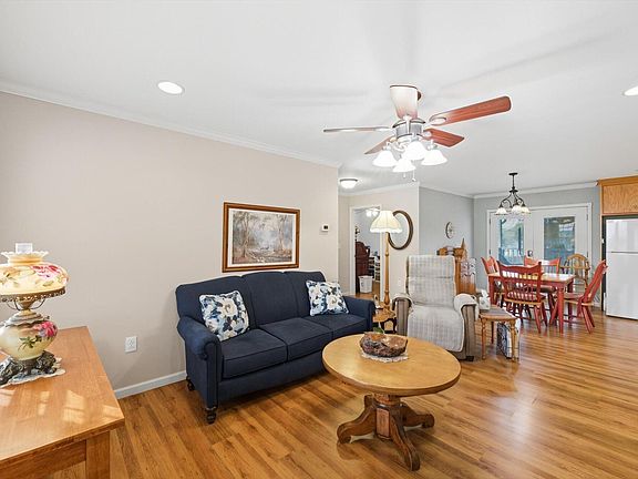 5th image of 411 Sockhill Ave