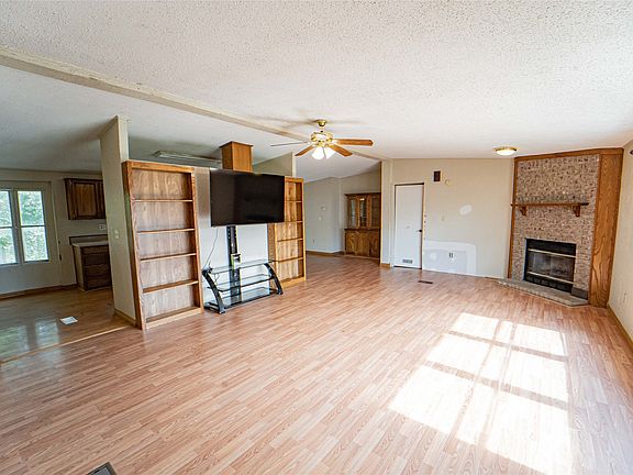 4th image of 2517 County Road 215