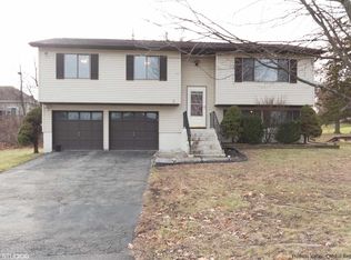 9 Tano Dr, Lloyd, NY 12528