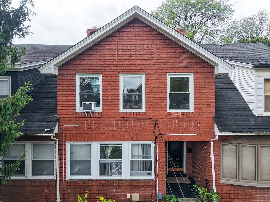 2 bed, $1,680 — Photo 2