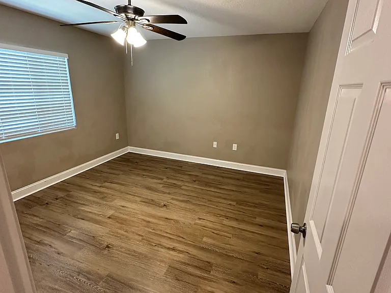 1139 Sycamore St — Photo 8