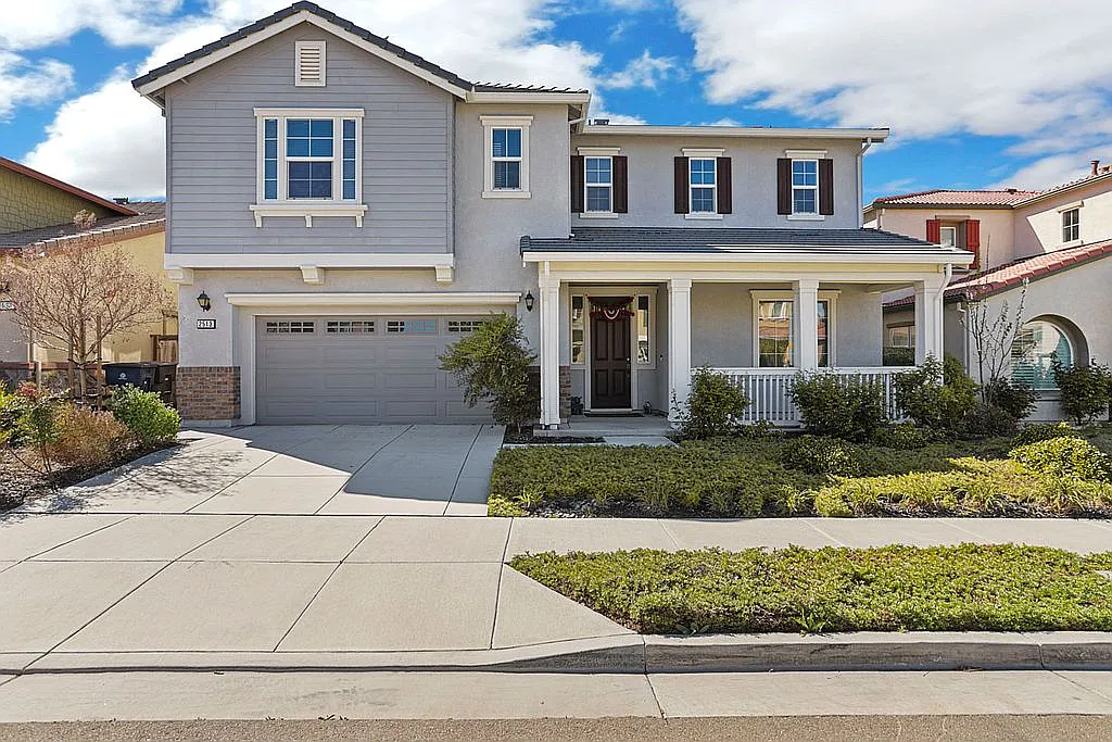 2513 Lotus Way photo 1
