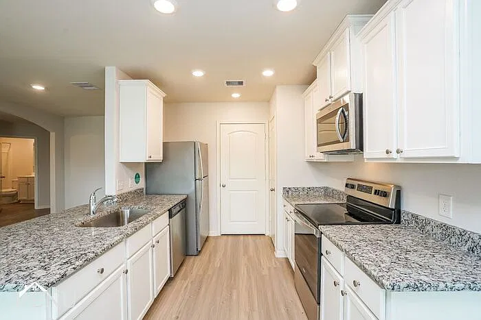 3 bed, 2.0 bath, 1414 sqft, $1,655 — Photo 3
