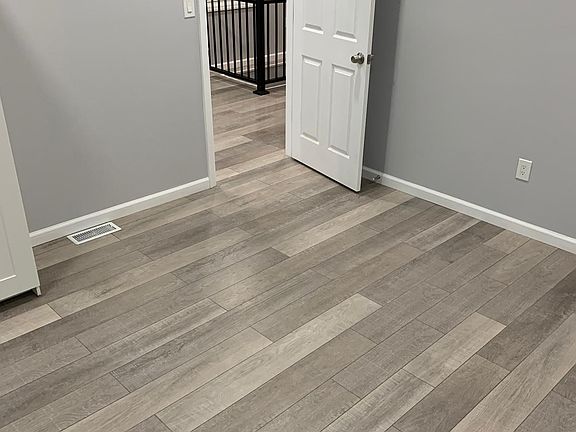 4th image of 31 Stagg St APT 1R