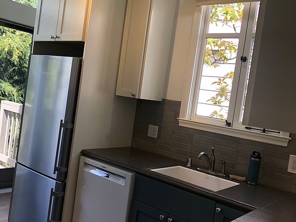 2nd image of 840 Lake St APT 6