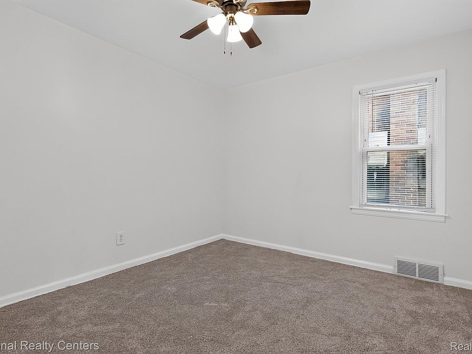 19937 Stansbury St, photo 12