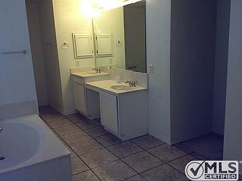 5th image of 920 Clover Hill Ln