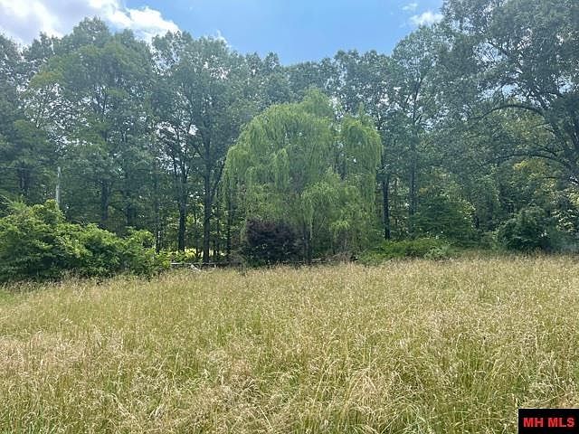 1st image of 102 Sweetwater Ln