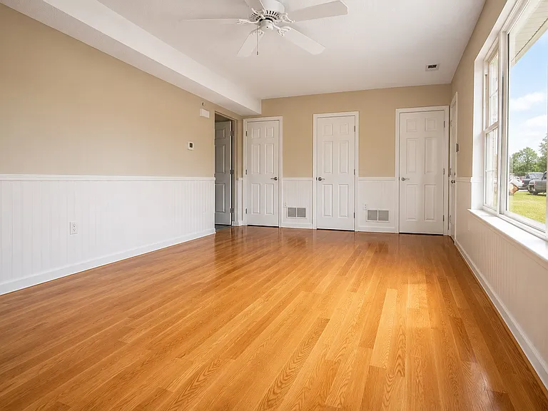 501 Emily Ln — Photo 3
