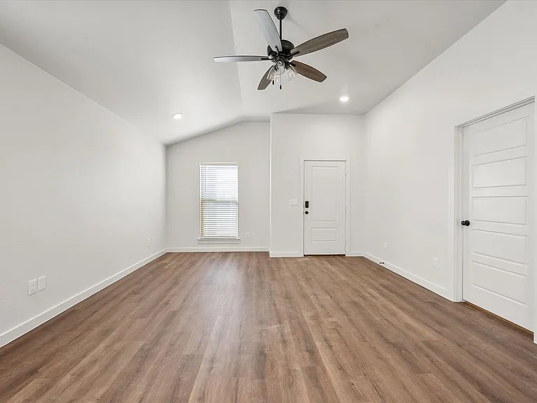 1204 Cottonwood Ave — Photo 6