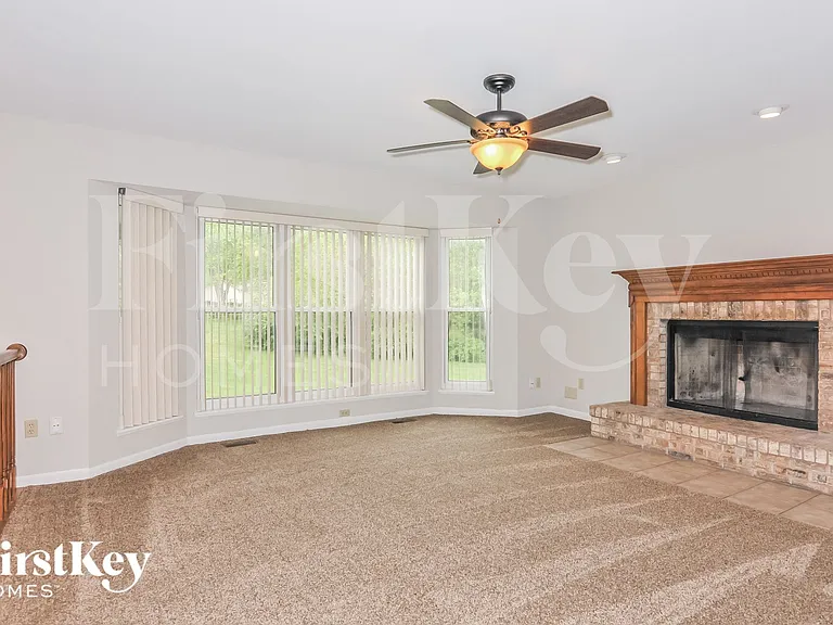 338 Forest Grove Ct — Photo 3