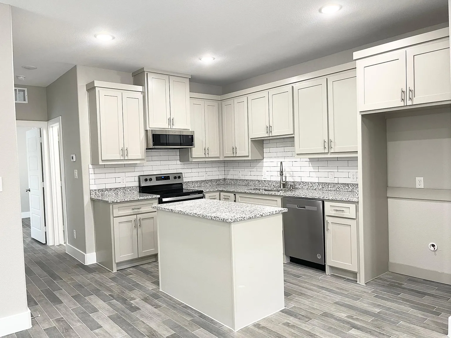 4 bed, 1546 sqft, $2,300 — Photo 3