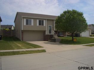 17133 Sahler St, Omaha, NE 68116