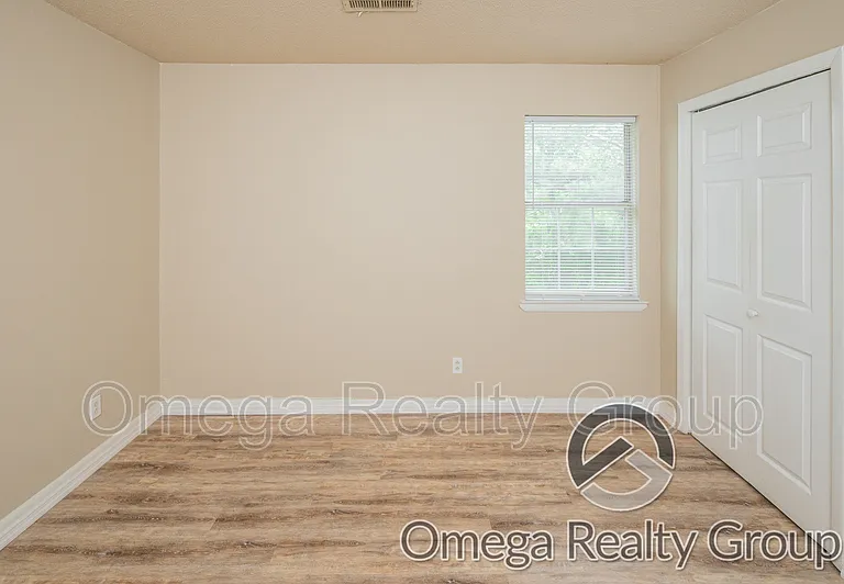 The Cove Apartments — Photo 32