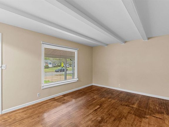 2nd image of 2480 Wedgwood Dr W