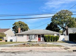 957 Dana Ave, Valley Stream, NY 11580