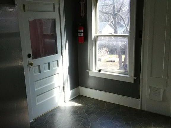 3rd image of 3 Jewett Pl APT 3