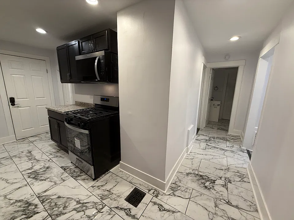 9 Mather St #2