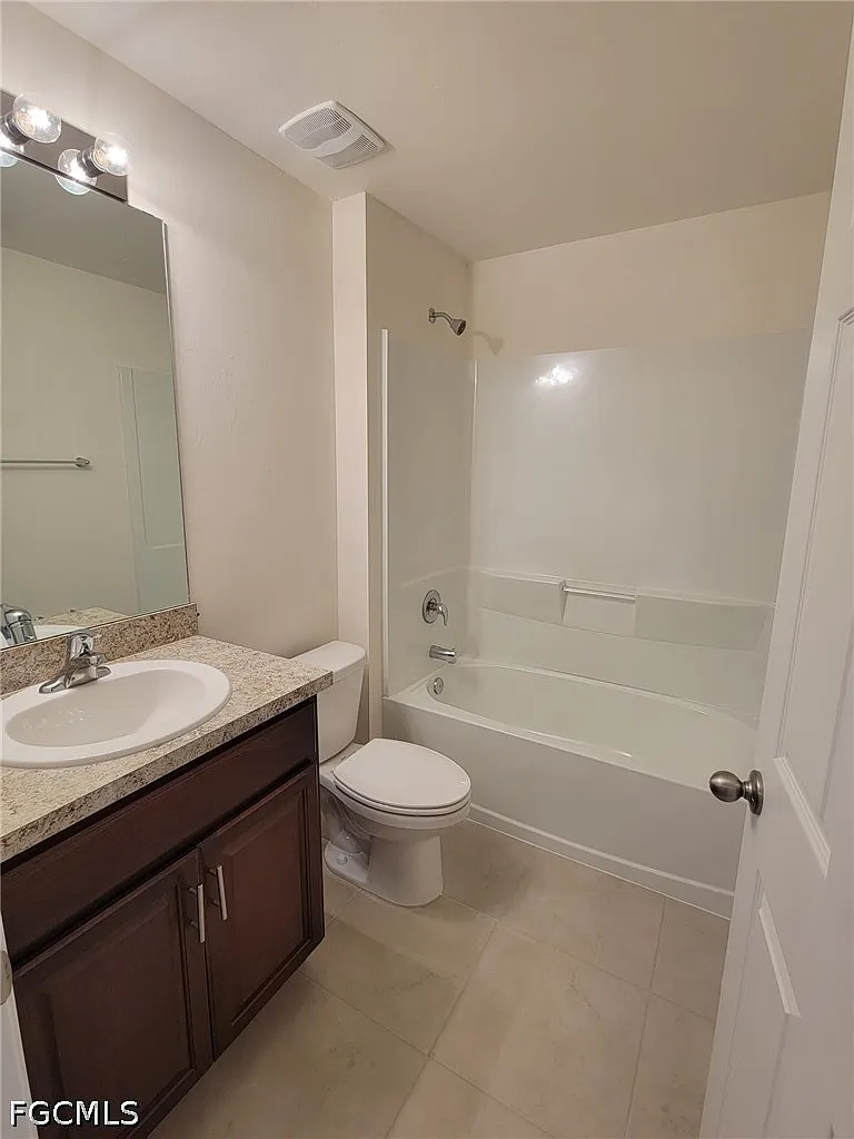 3 bed, 2.0 bath, 1376 sqft, $1,900 — Photo 3