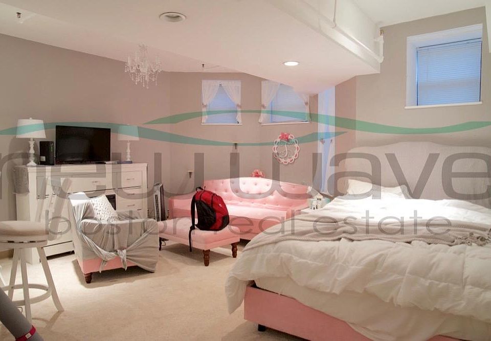 2nd image of 102 Peterborough St #B