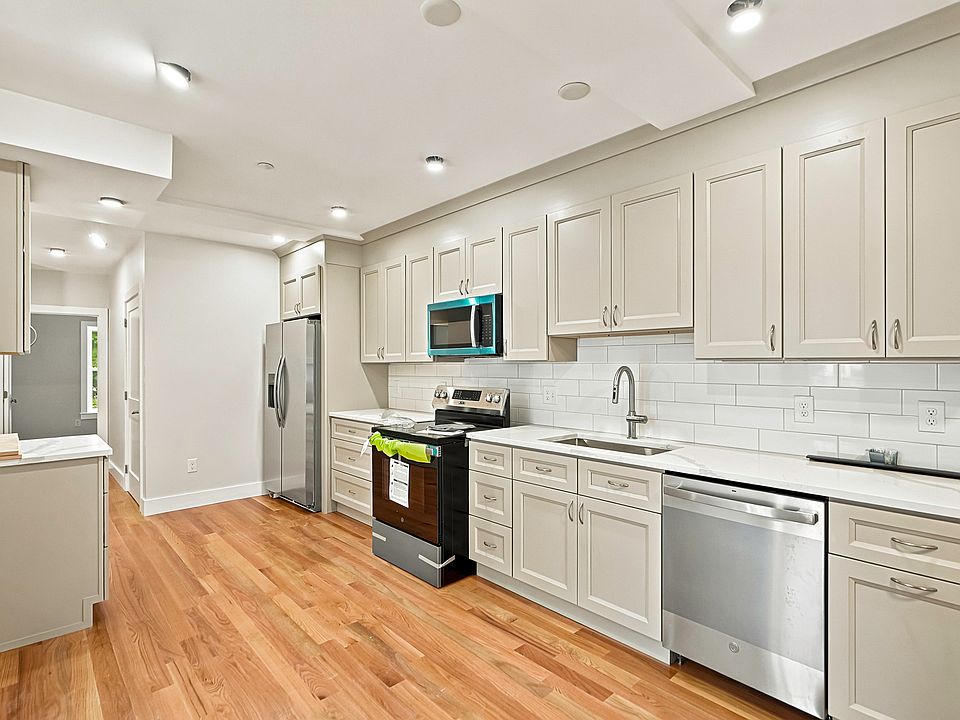 1st image of 4 Mayhew St Front C