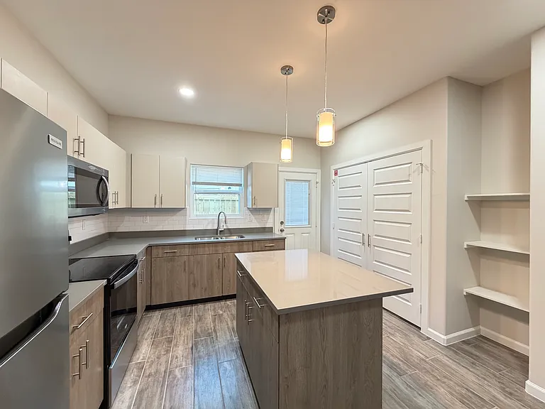 3800 Ventura Ave #2 — Photo 7