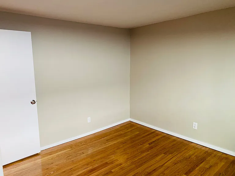 1226 Taylor Ave N #1 — Photo 2