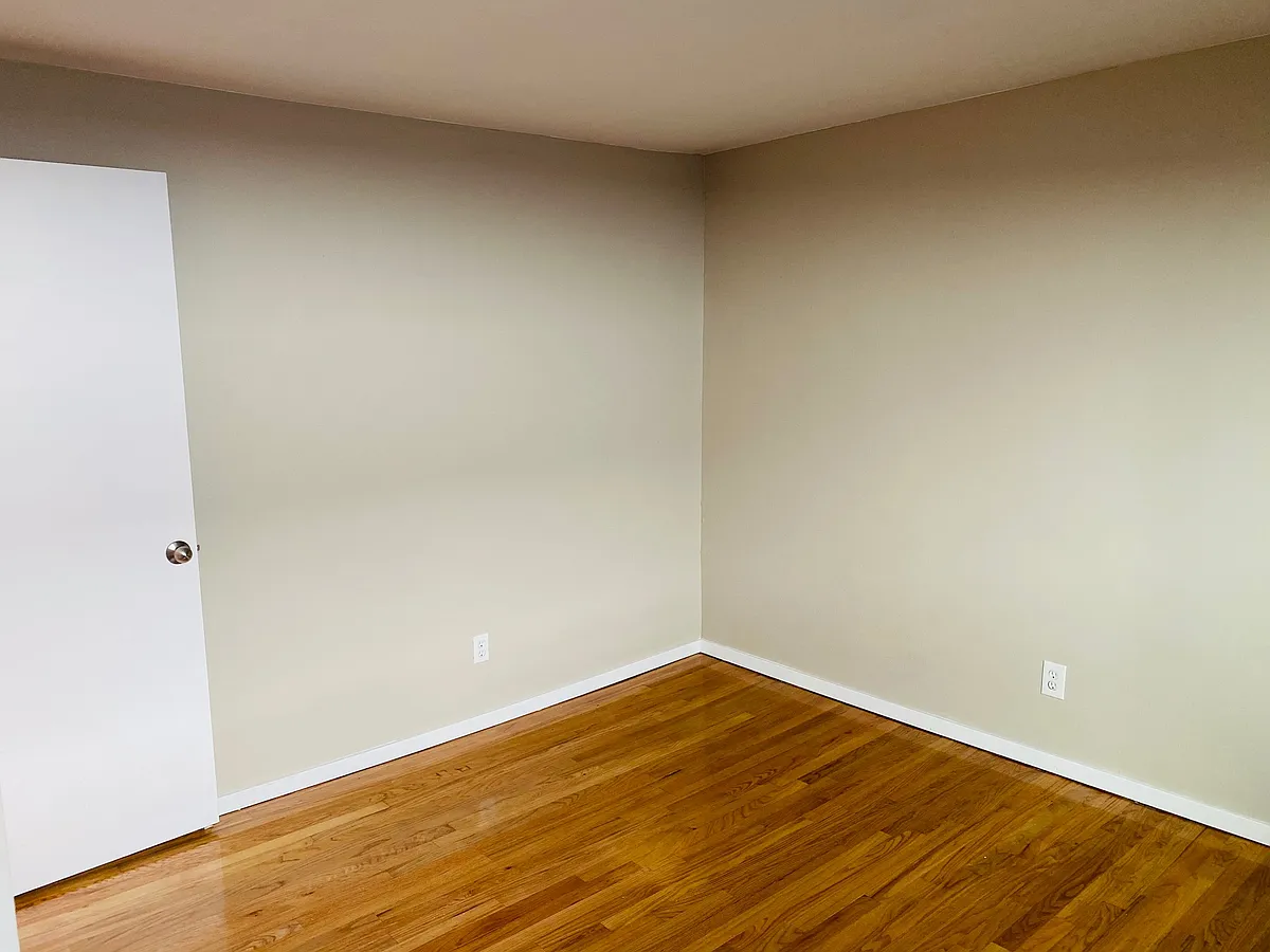 Building Photo - 1226 Taylor Ave N #1
