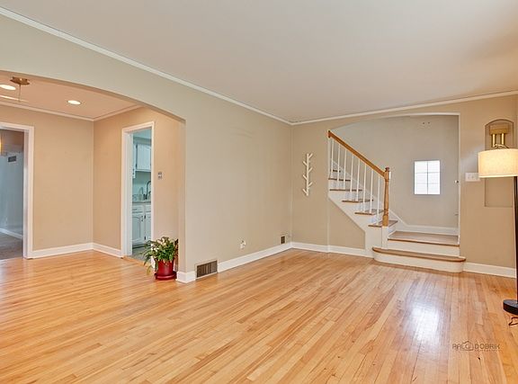 4th image of 718 E Lincoln Ave