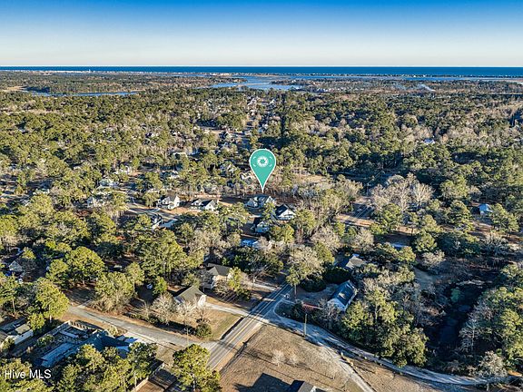 4th image of 233 Hampton Court