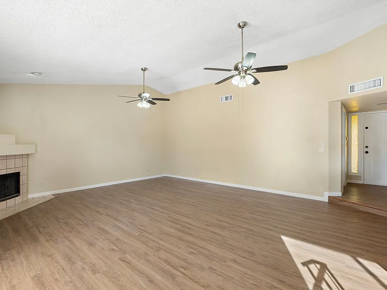 4043 W Sweetwater Ave — Photo 9