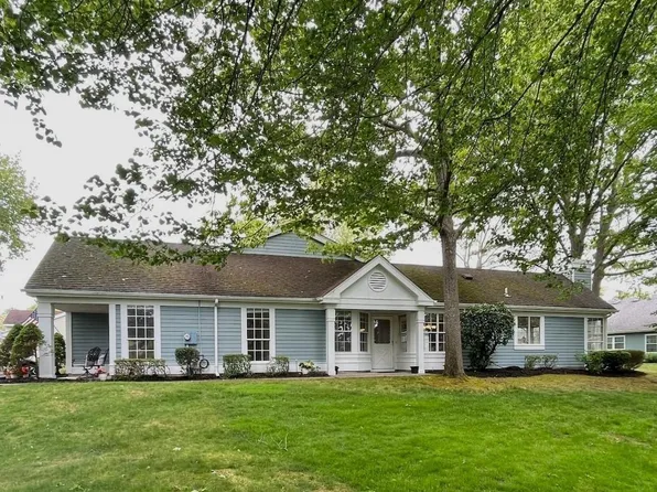 14 Huntington #14, Ridge, NY 11961