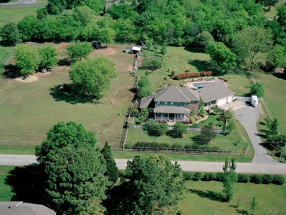 2.5 Acre Estate