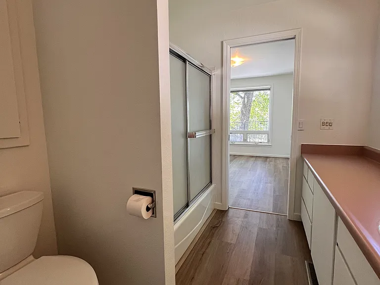 503 1/2 S Auburn St — Photo 18