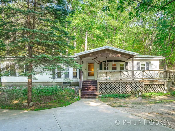 4710 Wheat Dr, Lowell, MI 49331