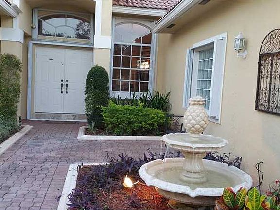 3rd image of 16164 Mariposa Cir N