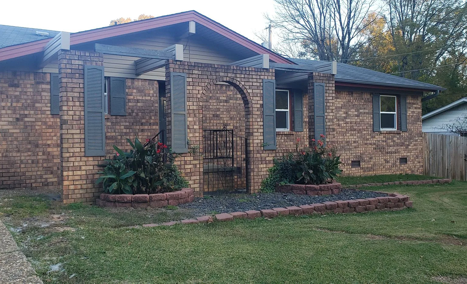 3 bed, 2.0 bath, 1550 sqft, $1,495 — Photo 1