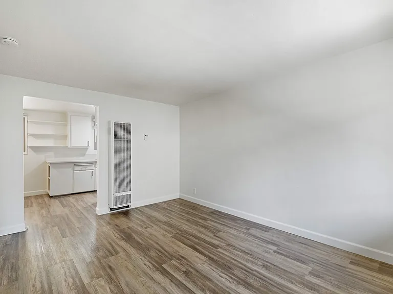620 E Imperial Ave — Photo 2