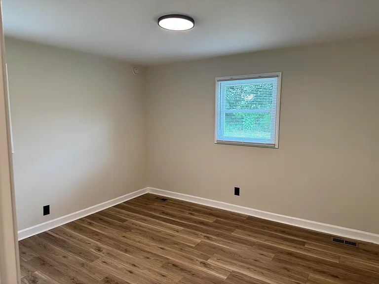 165 Trott Cir — Photo 9