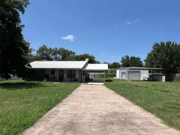 225 NE 6th St, Cross Plains, TX 76443