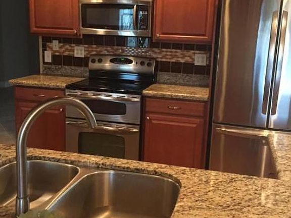 4th image of 1672 SE Mistletoe St