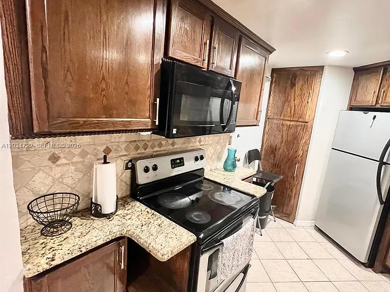 905 Brickell Bay Dr #1422 — Photo 8