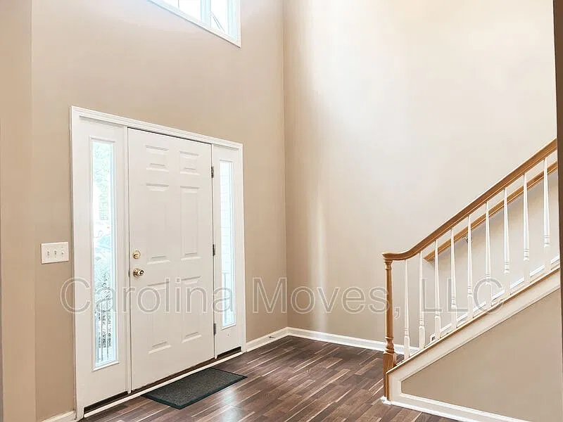 3 bed, 2.5 bath, 1378 sqft, $2,100 — Photo 3