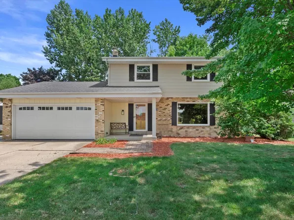 6776 South Highfield DRIVE, Oak Creek, WI 53154