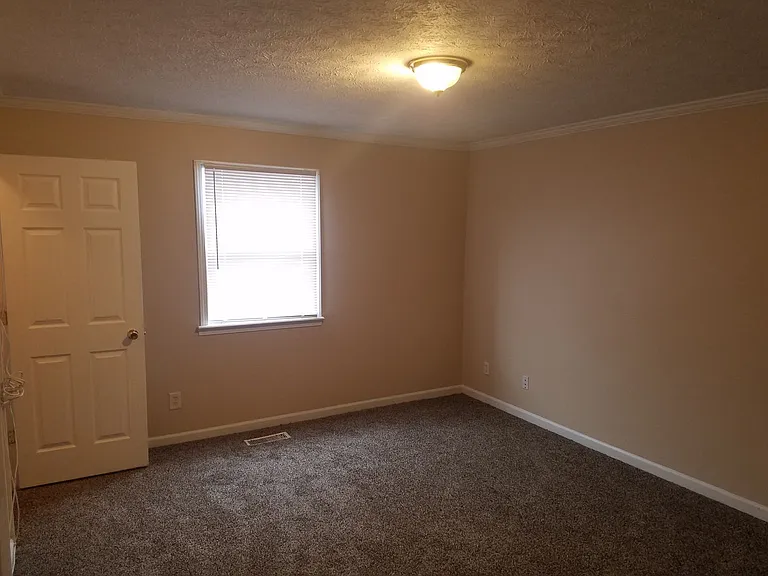 601 Wooddale Ter — Photo 11
