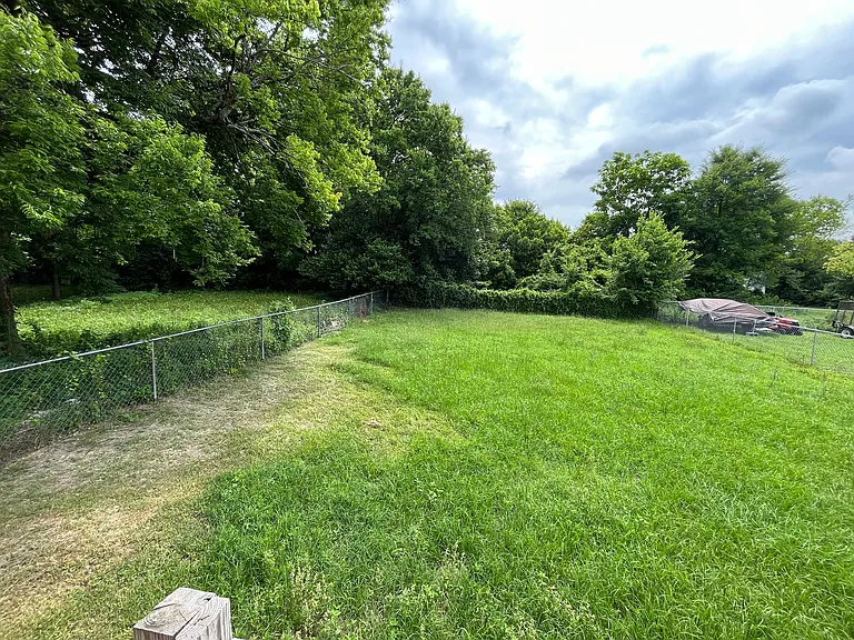 1864 Cedar Ave — Photo 2