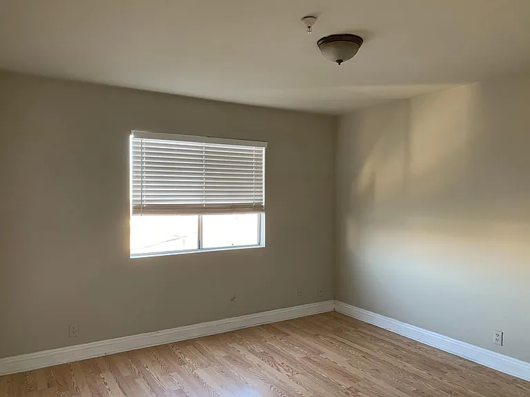 12622 Kornblum Ave #7 — Photo 11