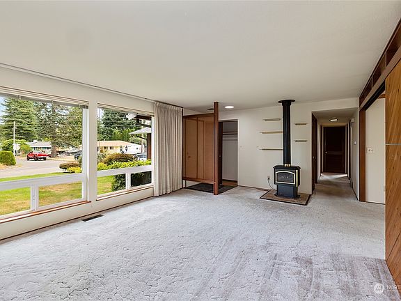 4th image of 3284 SE Tamarack Drive