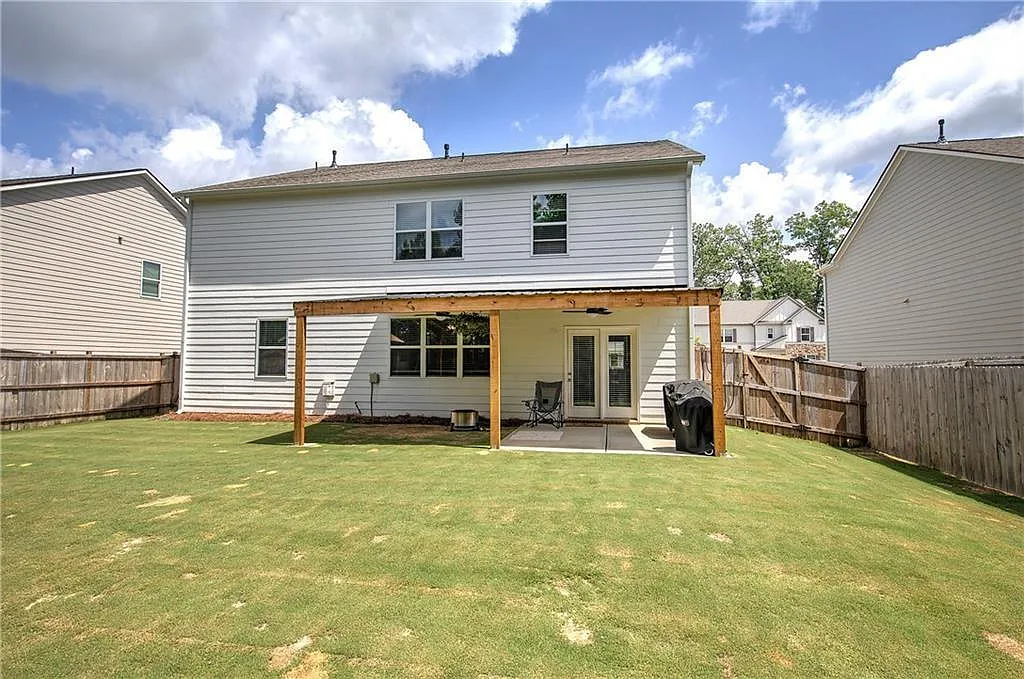 5 bed, 3.0 bath, 2912 sqft, $3,400 — Photo 3
